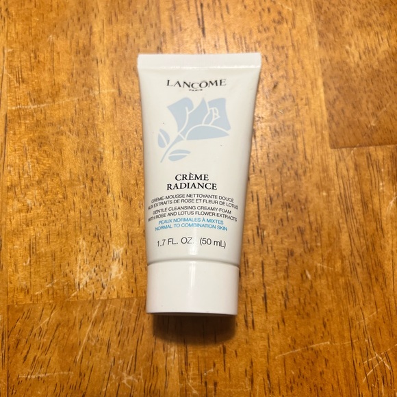 Lancôme Crème Radiance - Gentle Cleansing Creamy-Foam with Rose and Lotus Flower - Picture 2 of 2